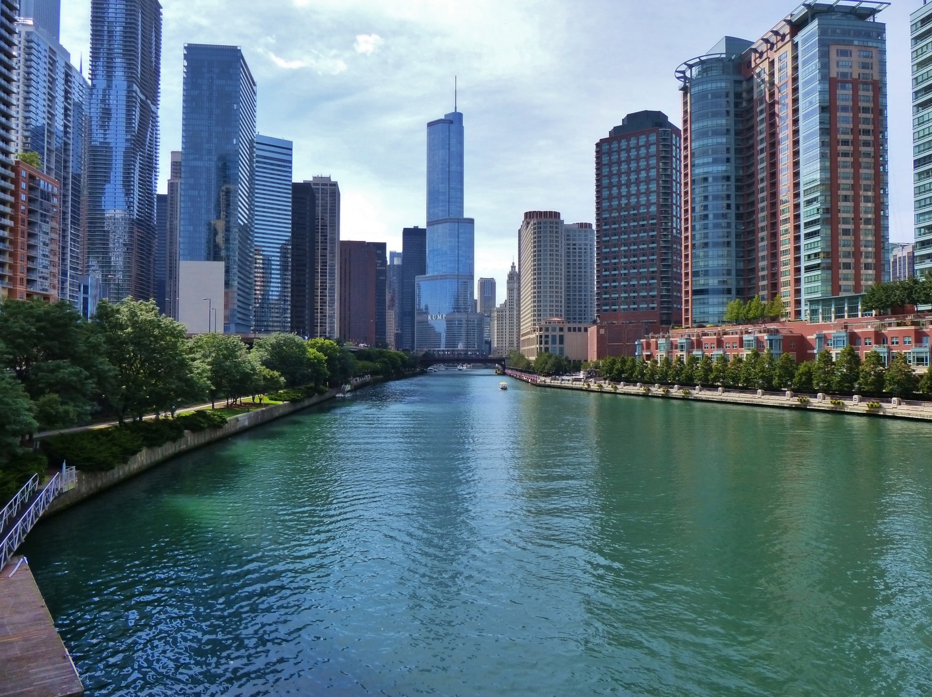 芝加哥河漏油事件